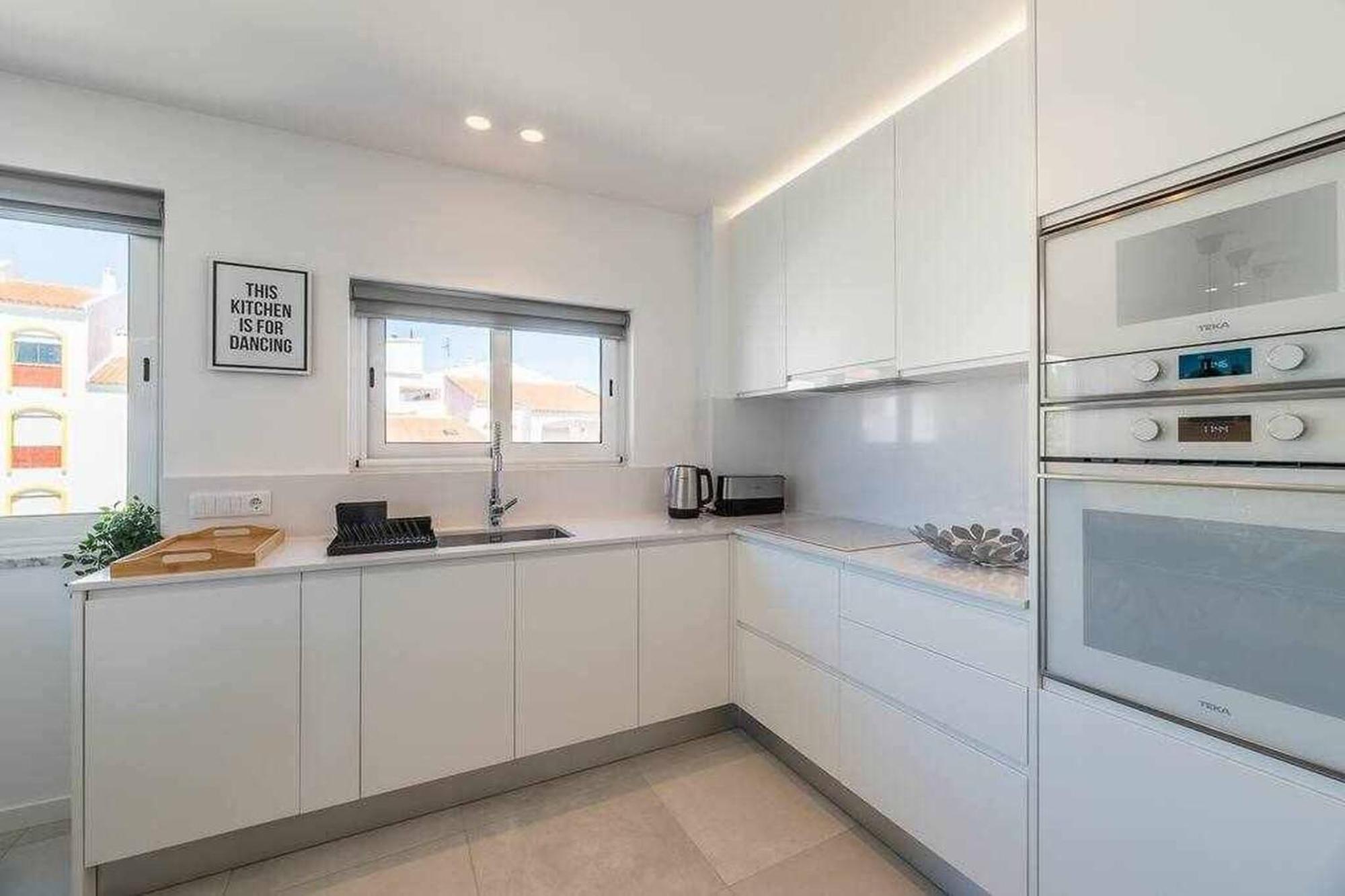 Central Town 2-Bedroom Apartment アルブフェイラ エクステリア 写真
